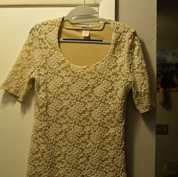 Lace top. - Picture 4 of 4